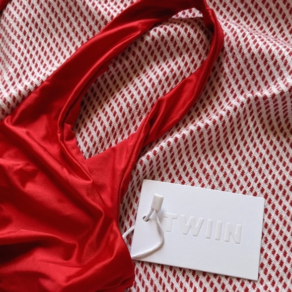 Summer 🌞 SALE Revolve Twiin Red, Size L Bikini Top, Pamela Knot Twist Large - Picture 2 of 11